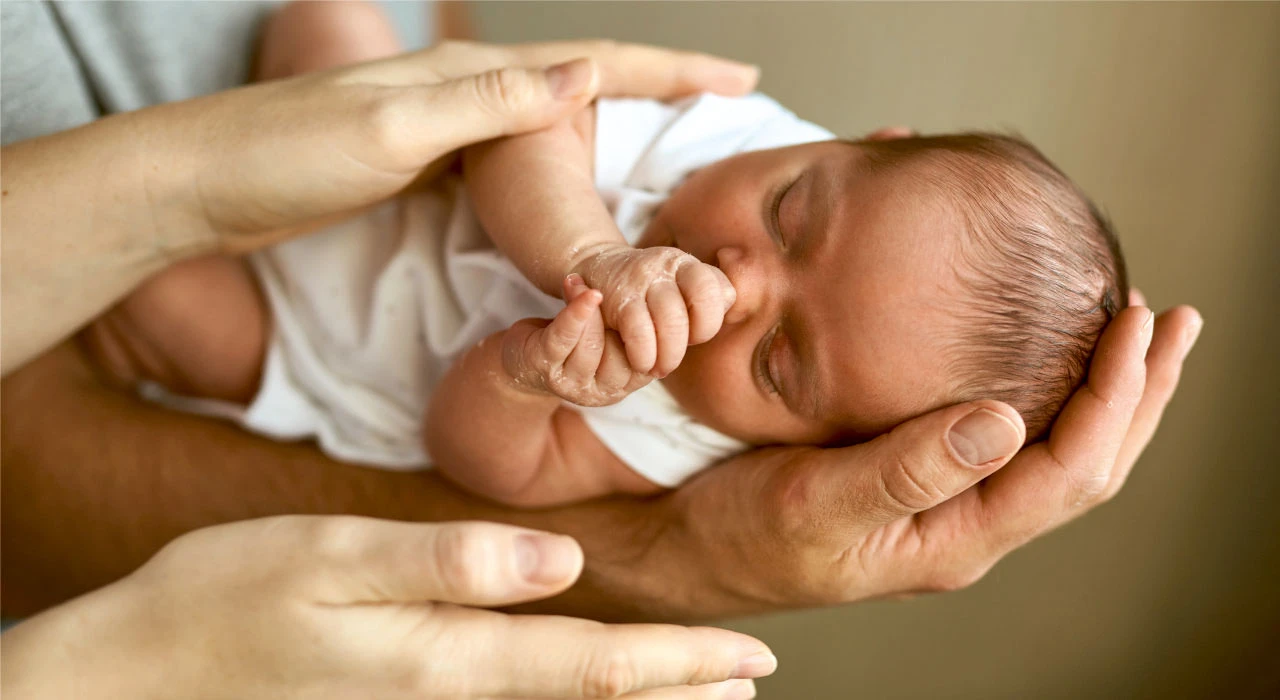 uyuyan bebek ve sarilik olan bebek uykudan nasil uyandirilir 8 kesin cozum 4