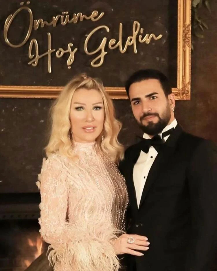 seda sayan ve esi caglar okten beraberliklerinin birinci yilini gorkemli bir organizasyonla lutladi 7