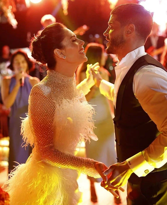 yildiz cagri atiksoy ve berk oktay bebeklerinin cinsiyetini acikladi 7
