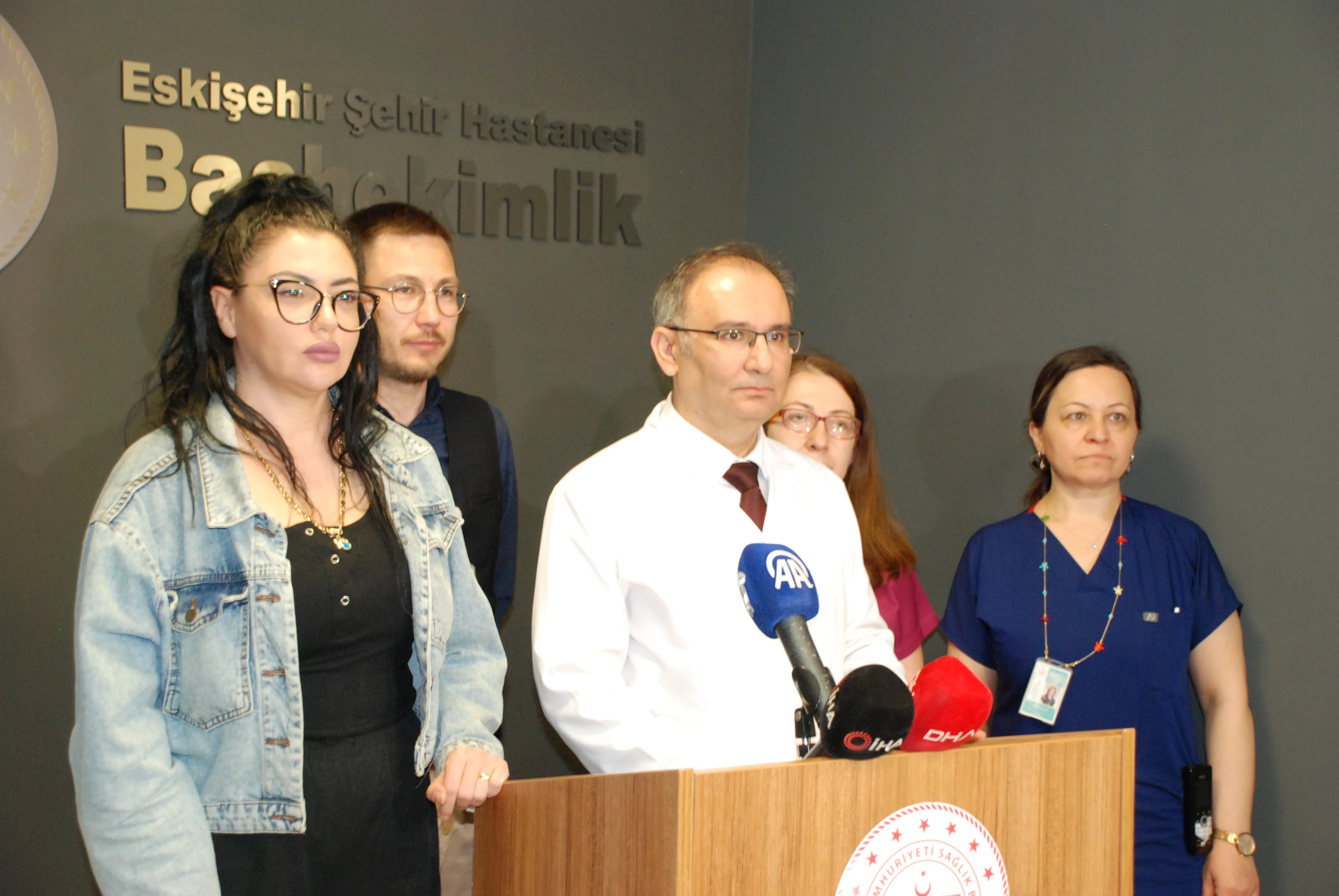 aa 20240409 34225796 34225794 oyuncu nuri alconun tedavisi eskisehir sehir hastanesinde suruyor