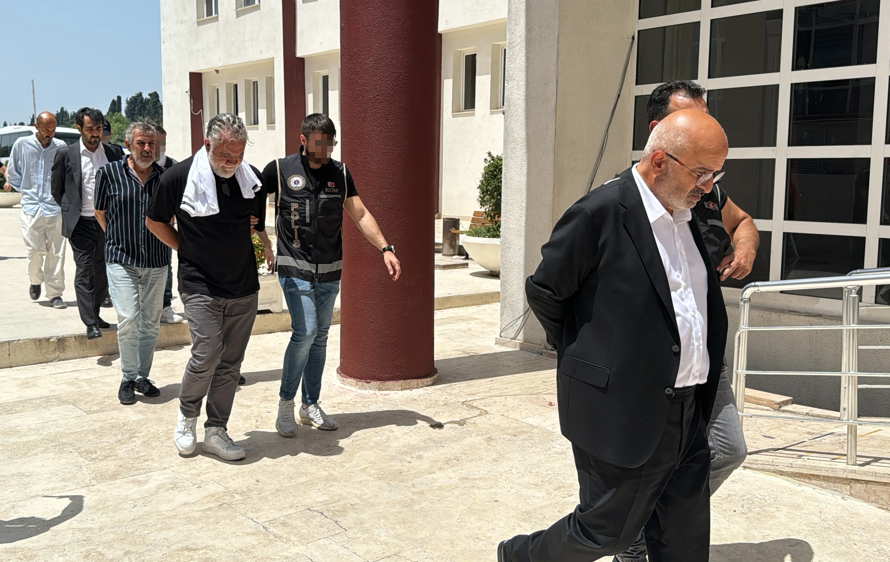aa 20240613 34861401 34861395 yalova merkezli devre mulk dolandiriciligi operasyonunda yakalanan 29 supheli adliyede