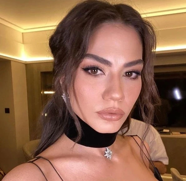 demet ozdemir ve engin akyurek orta dogunun en prestijli odul torenine katildi 8