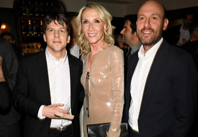 1728905871 jesse eisenberg golden globes ba kan helen hoehne ogm pictures kurucusu onur g venatam 2 1