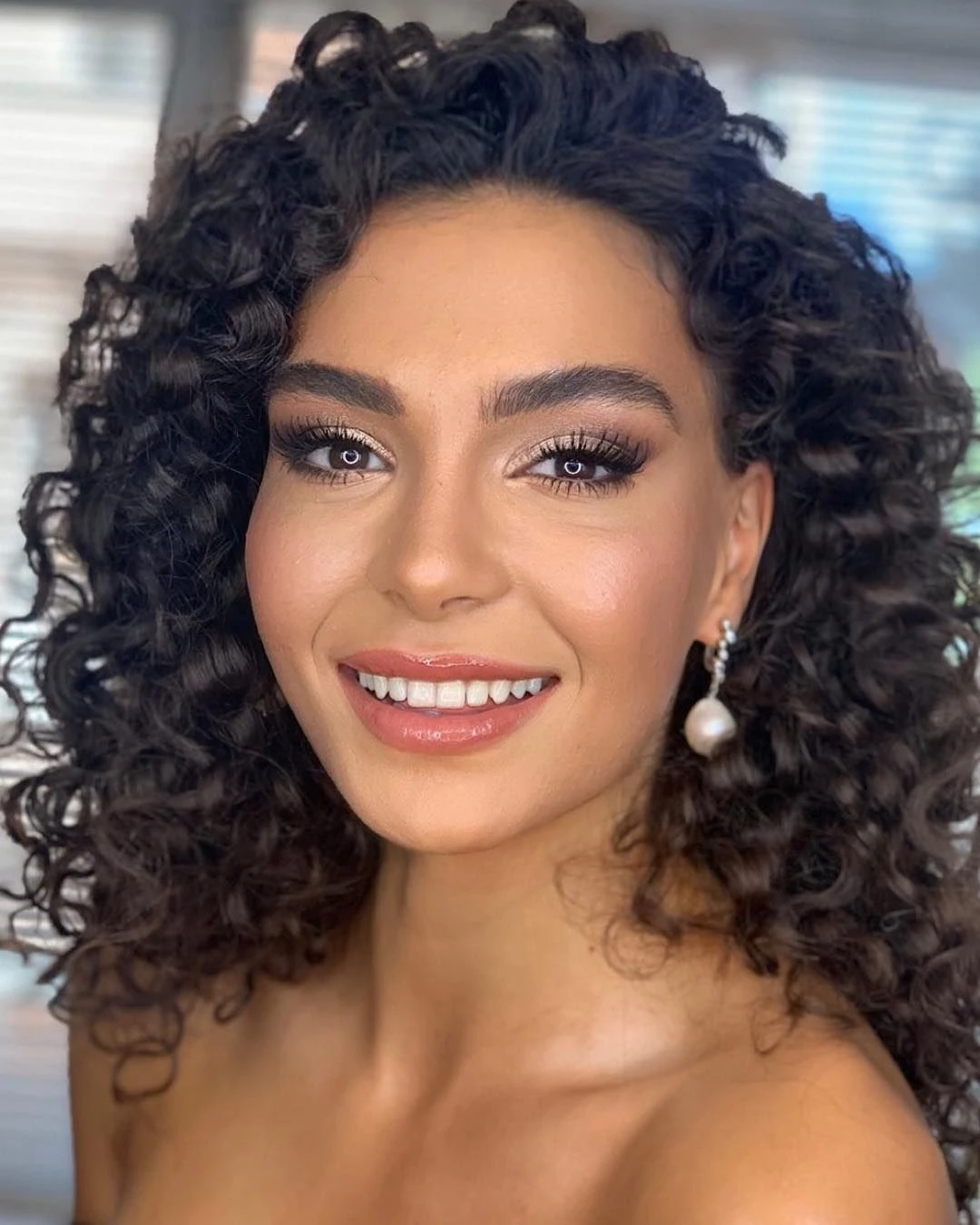 ebru sahin sac rengi ve modelleri 13 1729069515