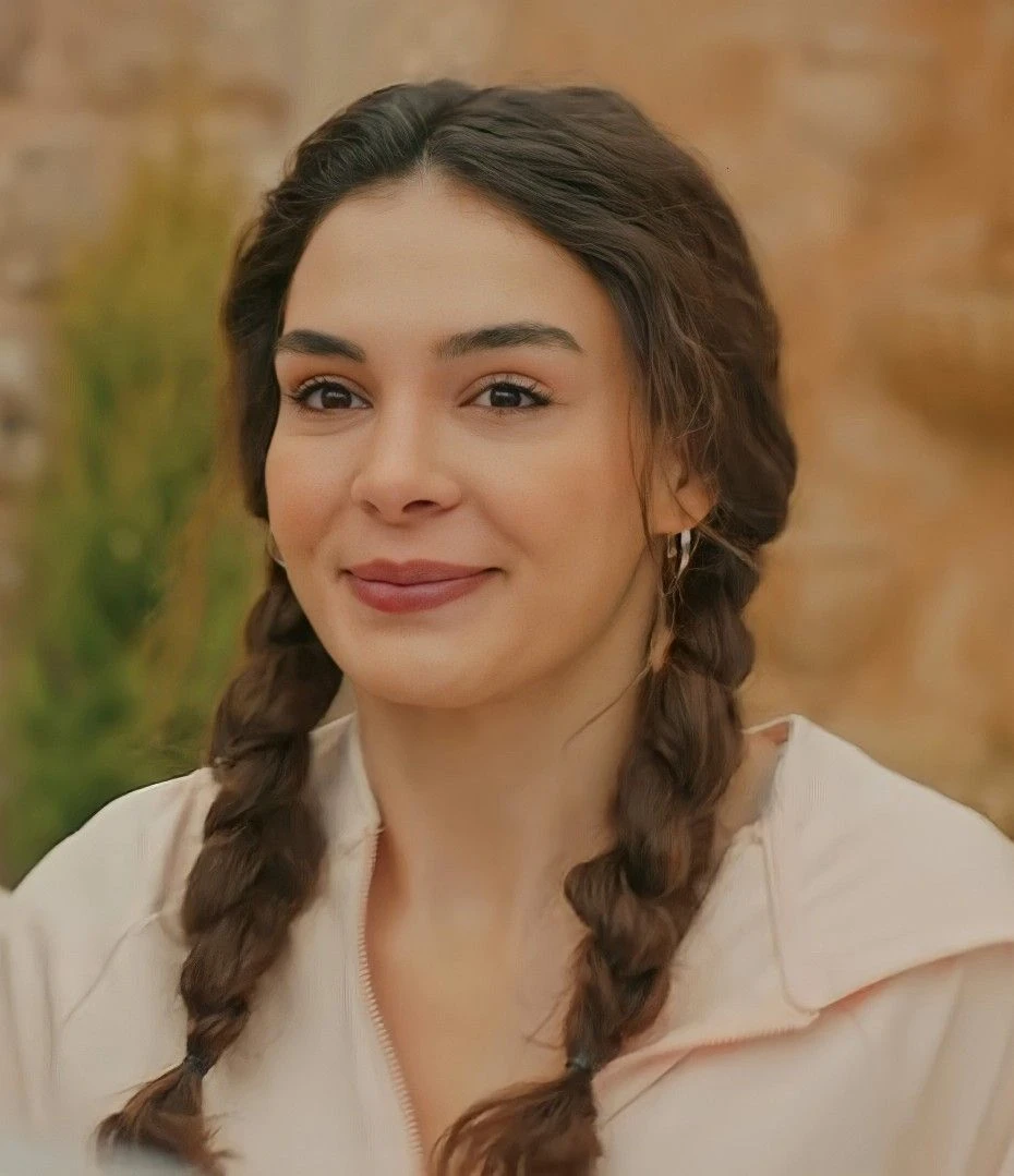 ebru sahin sac rengi ve modelleri 5