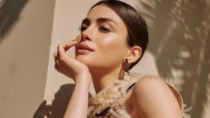 0x0 ozge yagiz kimdir safir dizisinin ferayesi ozge yagiz nereli kac yasinda daha once hangi projelerde yer aldi 1693814628227