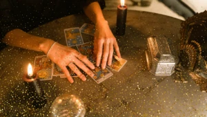 Günlük tarot açılımı 23 Mayıs 2025! Tutunduğun şey seni aşağı çekiyor olabilir mi?