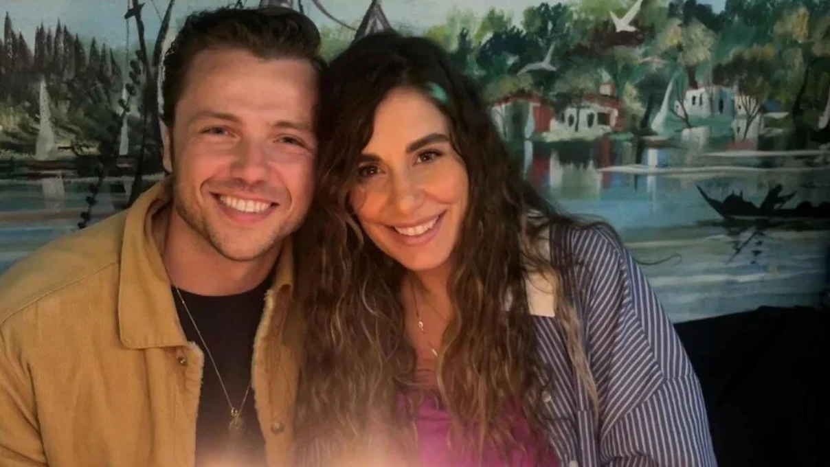 Tolga Sarıtaş ve Zeynep Mayruk’tan romantik yıl dönümü kutlaması!