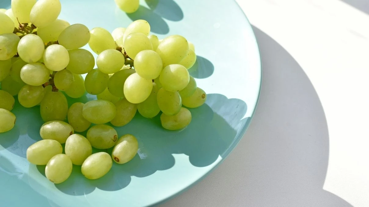 Masa altında 12 üzüm ne zaman yenir? 12 üzüm yemenin anlamı nedir?