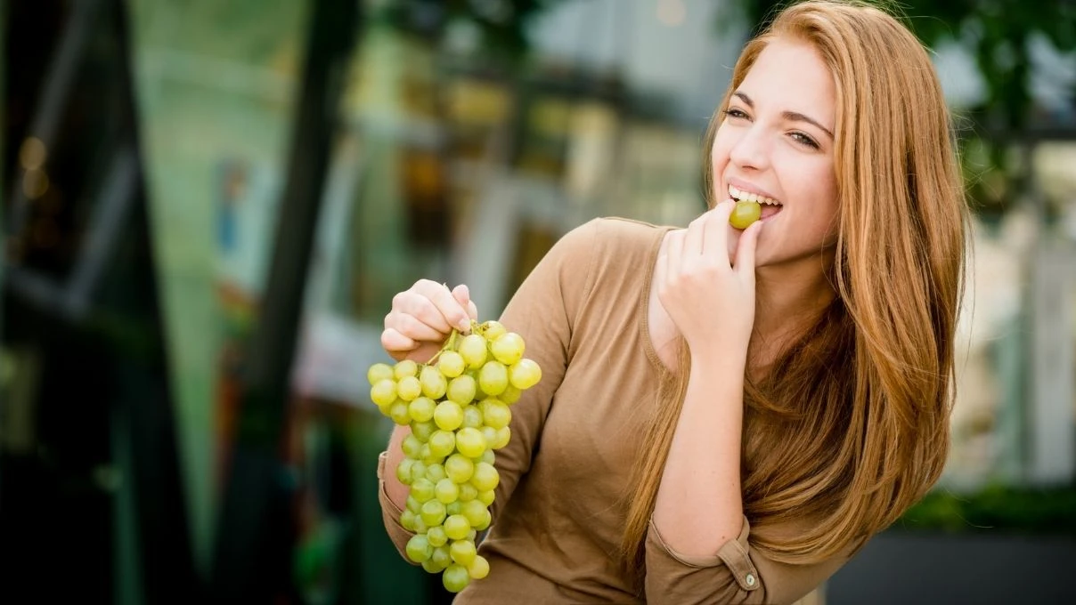 Masa altında 12 üzüm ne zaman yenir? 12 üzüm yemenin anlamı nedir?