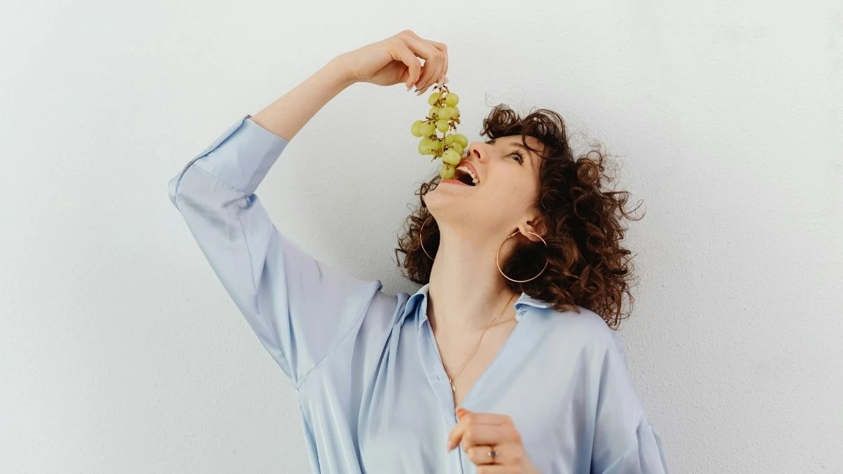 Masa altında 12 üzüm ne zaman yenir? 12 üzüm yemenin anlamı nedir?