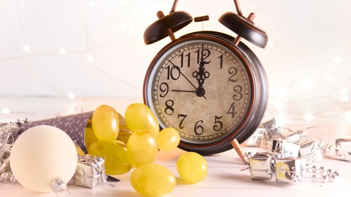 Masa altında 12 üzüm ne zaman yenir? 12 üzüm yemenin anlamı nedir?
