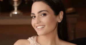 1200x627 sibel canin biricik kizi melisa ural evleniyor mu romantik kutlamada dikkat ceken detay melisa urala surpriz e 1683720324808