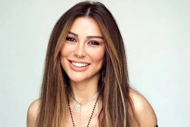 1804408 sarkici selen gorguzel den dikkat ceken aciklama 67fdf4095cff2