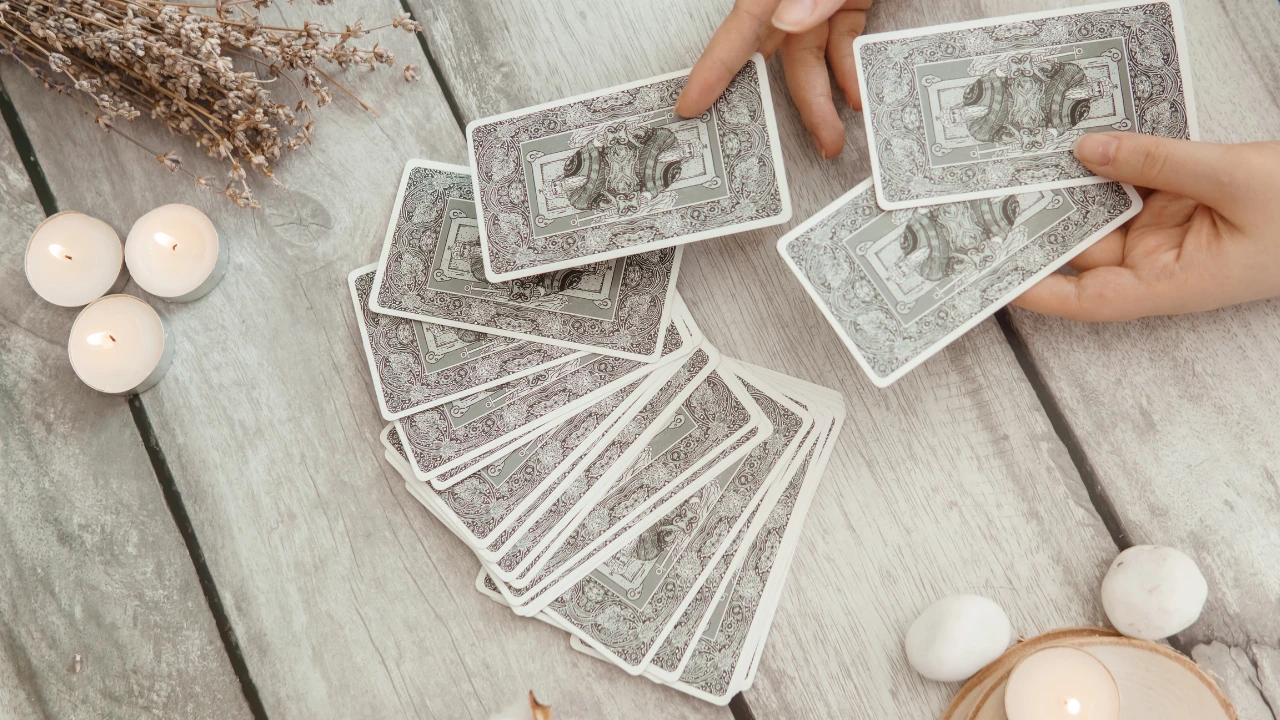 Günlük tarot açılımı 5 Haziran 2025! İçindeki kararsızlık çözülüyor sessizlikte cevap var 10 2 1172