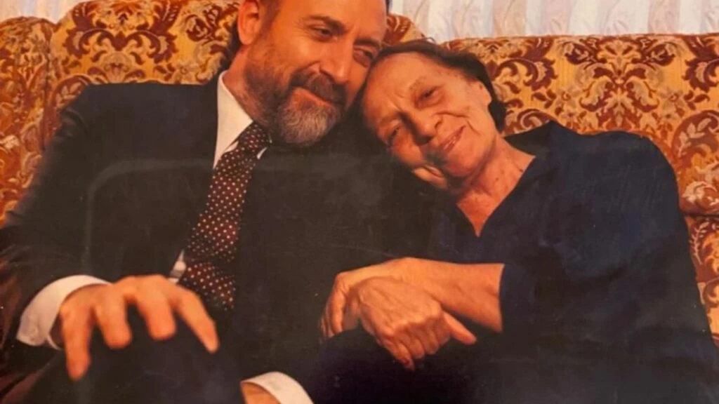 20 yıl aradan sonra Halit Ergenç ile Ayten Uncuoğlu Kral Kaybederse dizisinde bir arada!