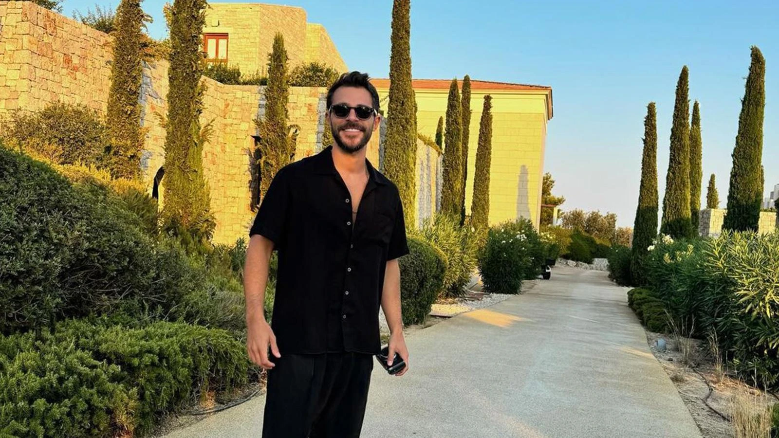 Hakan Sabancı'dan Hande Erçel'e Porto Heli'de tatil pozları! "Güzel fotolar çeken çift" 12 hakan sabanci dan hande ercel e porto heli de tatil pozlari guzel fotolar ceken cift