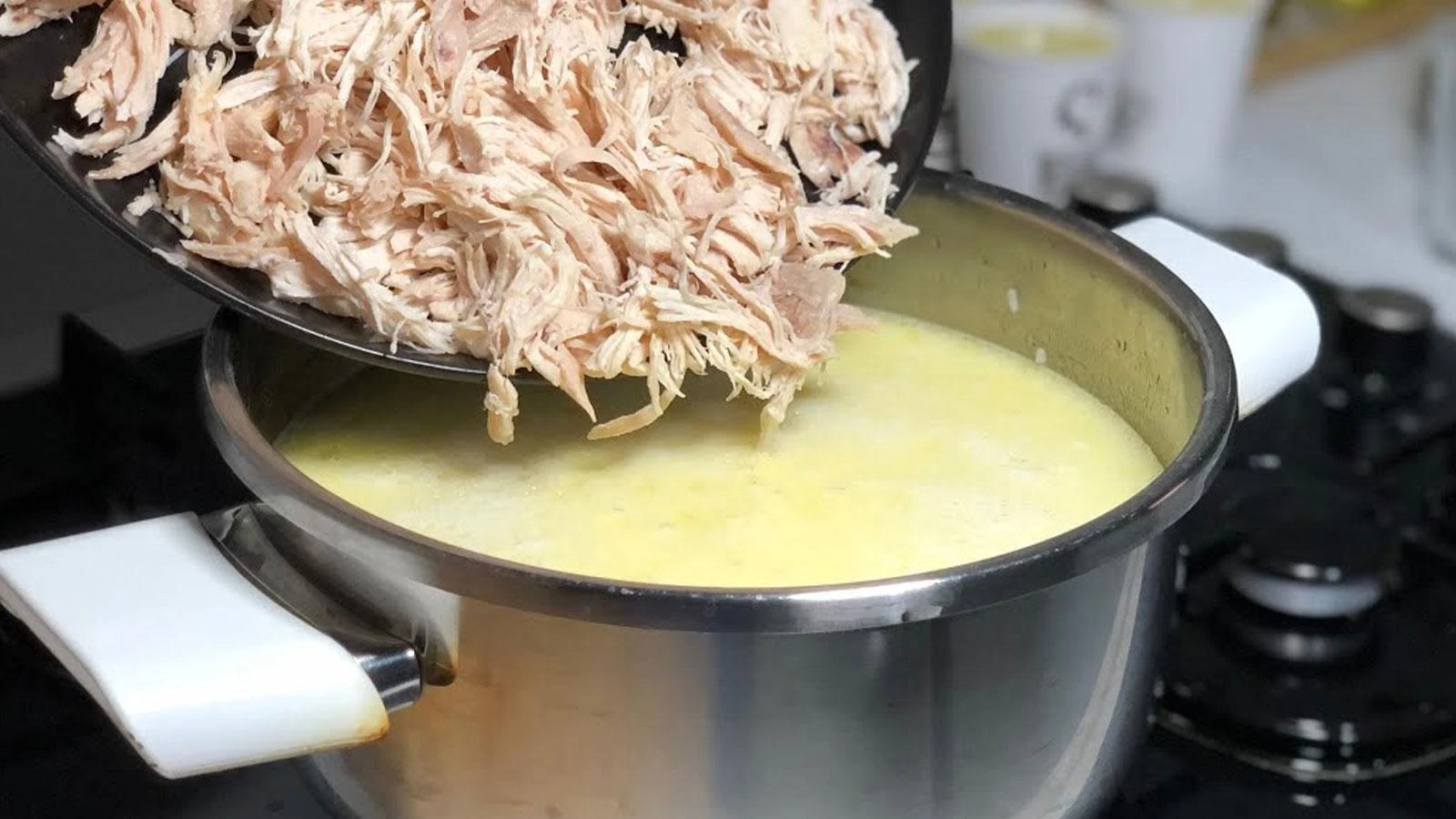 Lokanta usulü tavuk çorbası nasıl yapılır? Şef Şükran Kaymak’dan bağımlılık yapacak tarif 4 lokanta usulu tavuk corbasi nasil yapilir sef sukran kaymakdan bagimlilik yapacak tarif