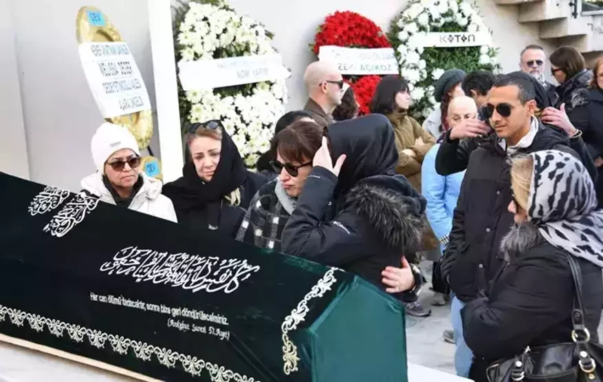 Anne acısıyla sarsılan İpek Tuzcuoğlu'nun acı günü! Ölüm haberini böyle duyurdu 5 675d9dfa401b5a3c868851df