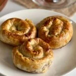 Pirinç yufkasıyla yapılan kalorisi az börek tarifi! Yedikçe kilo vereceksiniz