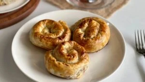 Pirinç yufkasıyla yapılan kalorisi az börek tarifi!