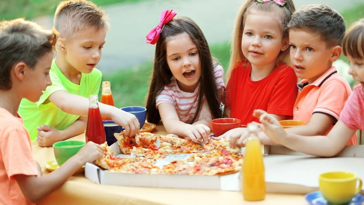 Çocukların vazgeçilmez yemeği olacak! Sebzeli pizza