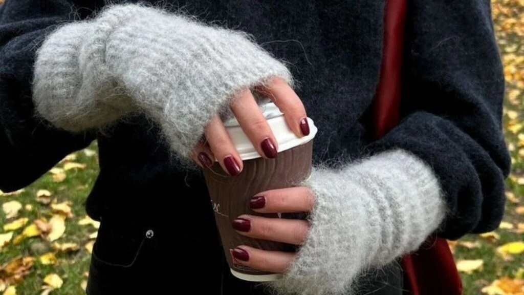 2026 yılına damga vuracak tığla yapılan örgü eldiven modelleri!