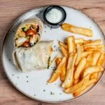 Sürekli aynı akşam yemeğinden sıkılanlar için muhteşem tarif! Evde tavuk dürüm