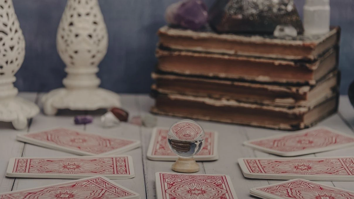 Günlük tarot kart açılımı 31 Aralık 2025! Öğrendikleriniz sizi siz yaparken geçmişi geride bırakın