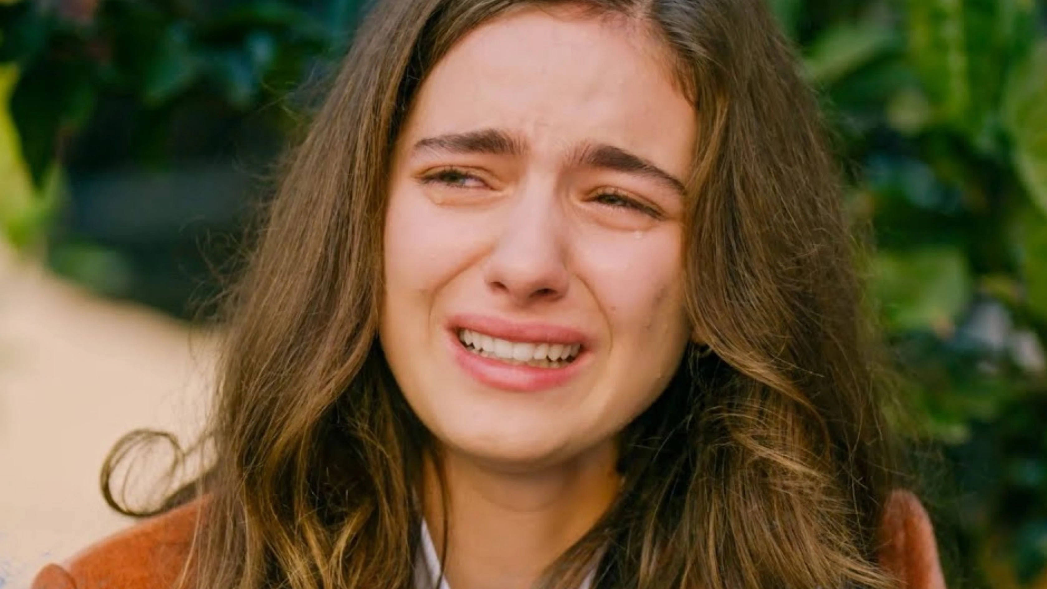 Taşacak Bu Deniz 12. bölümde Eleni kimden kaçıyor? Eleni'nin peşindeki adam kim, Şerif mi?