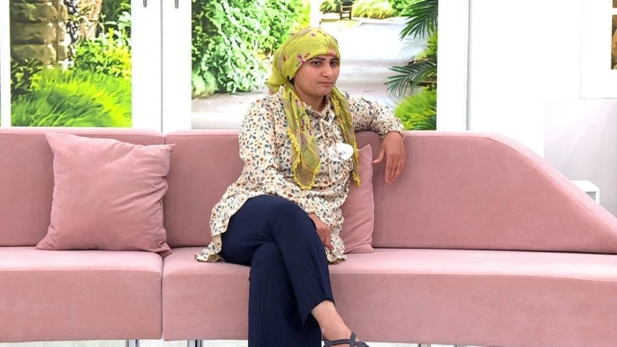 Esra Erolun Cemilesi once fenomen sonra sarkici oldu Sesiyle mest etti