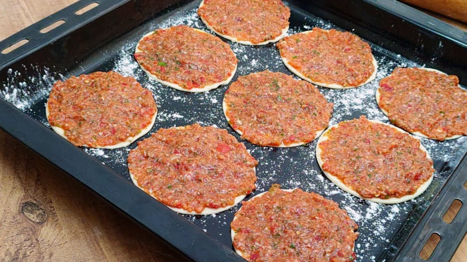 MasterChefin dillere destan Tarsus bardak alti lahmacun tarifi Herkes bunun pesinde yok boyle bir lezzet