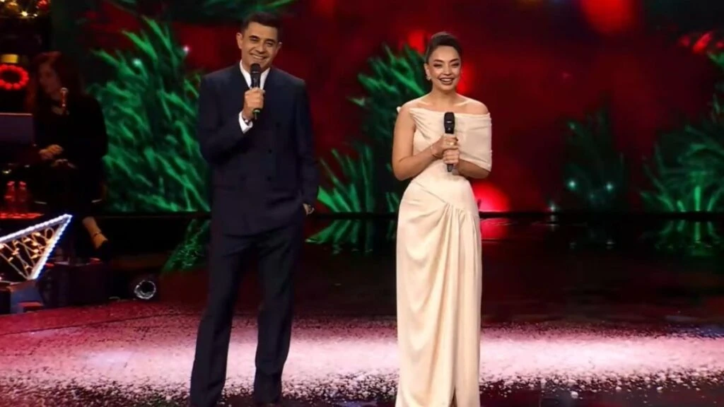 O Ses Turkiye Yilbasinda Cansel Elcin ve Zeynep Tugce Bayatin performansi