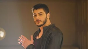 Yılbaşı programına katılan Semicenk’in yüzü dikkat çekti! Makyaj mı estetik mi?