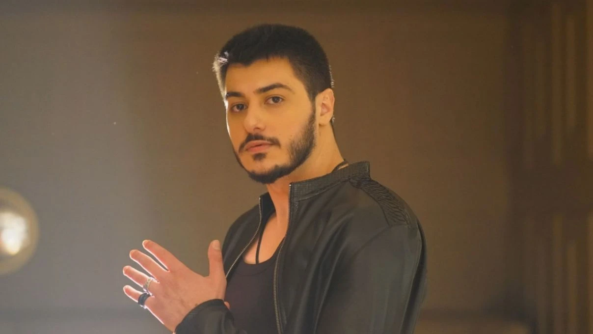 Yılbaşı programına katılan Semicenk’in yüzü dikkat çekti! Makyaj mı estetik mi?