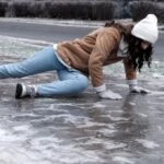 Kış aylarında kayarak düşme vakalarına son! Basit önlemler hayat kurtarıyor