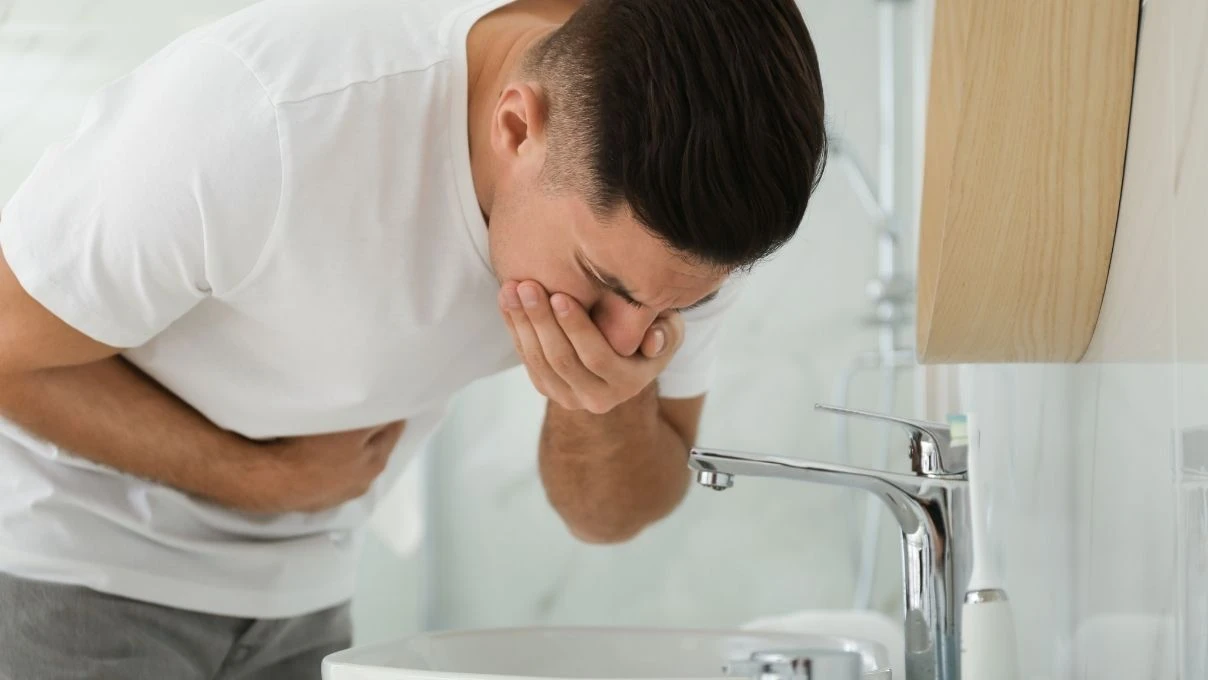 En kolay kusturma yöntemleri! Kusmak için neler yapılır?