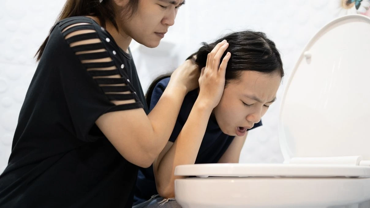 En kolay kusturma yöntemleri! Kusmak için neler yapılır?