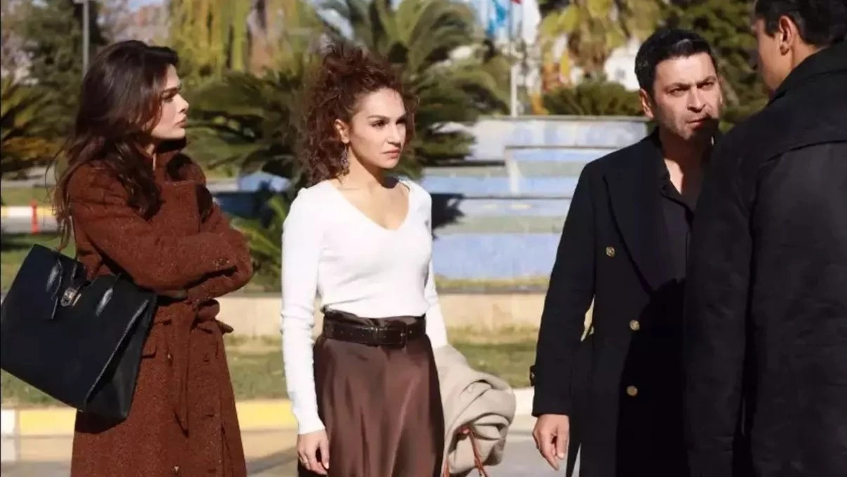 Uzak Şehir dizisinin senaryosu ile yıllar öncesine ait çıktı! Sosyal medyada gündem olan paylaşım dikkat çekti 