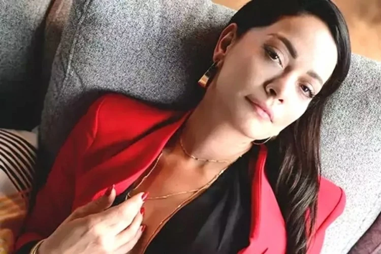 1876442 kiskanmak ta eski es krizi sezin akbasogullari diziye giriyor 6958c55b32b64