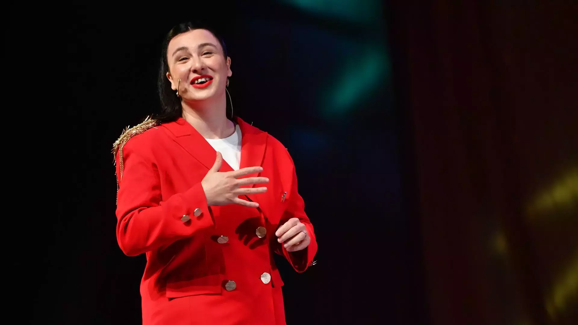 Yasemin Sakallıoğlu’ndan Altın Kelebek itirafı! Sahneye terapi alıp çıktım, konuşmamı tek bir isme bakarak yaptım 5 658dfa2b2d16abe7d9d16cd7