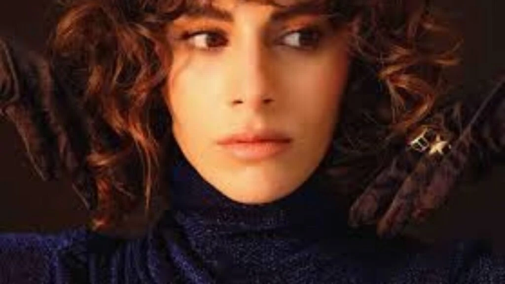 A.B.I. Gulusani Tugce Acikgoz kimdir kac yasinda nereli Tugce Acikgoz hangi dizilerde oynadi