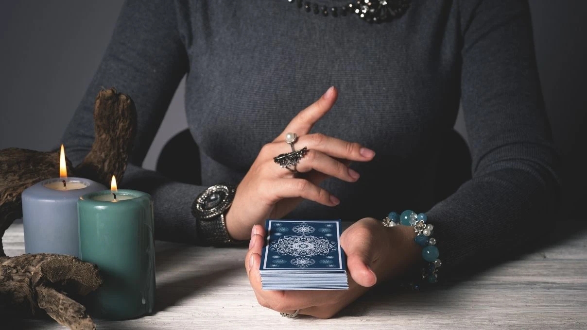 Günlük tarot kart açılımı 11 Ocak 2026! Bilinçli kararlar alarak gün boyu rahat edin