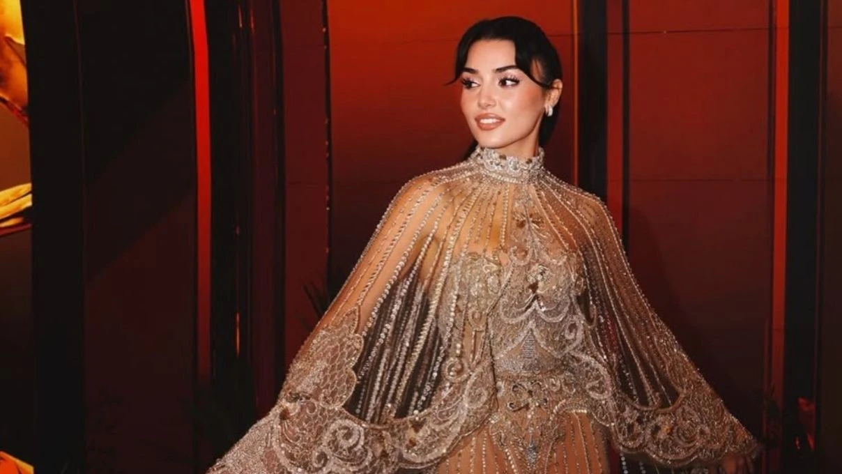 Hande Erçel, Suudi Arabistan’daki ödül töreninde Arapça konuştu! Olay sosyal medyada gündem oldu