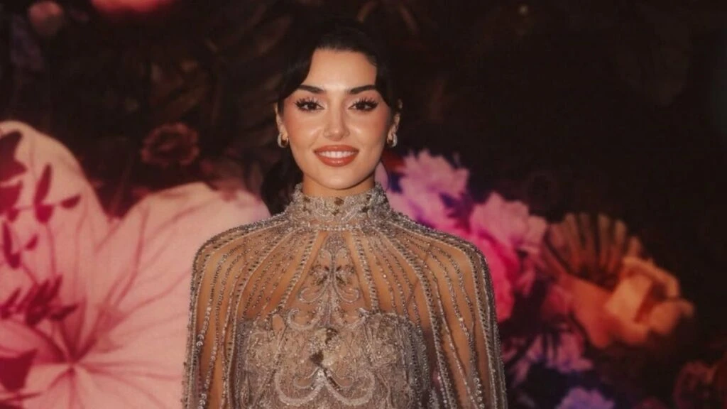 Hande Erçel, Suudi Arabistan’daki ödül töreninde Arapça konuştu! Olay sosyal medyada gündem oldu