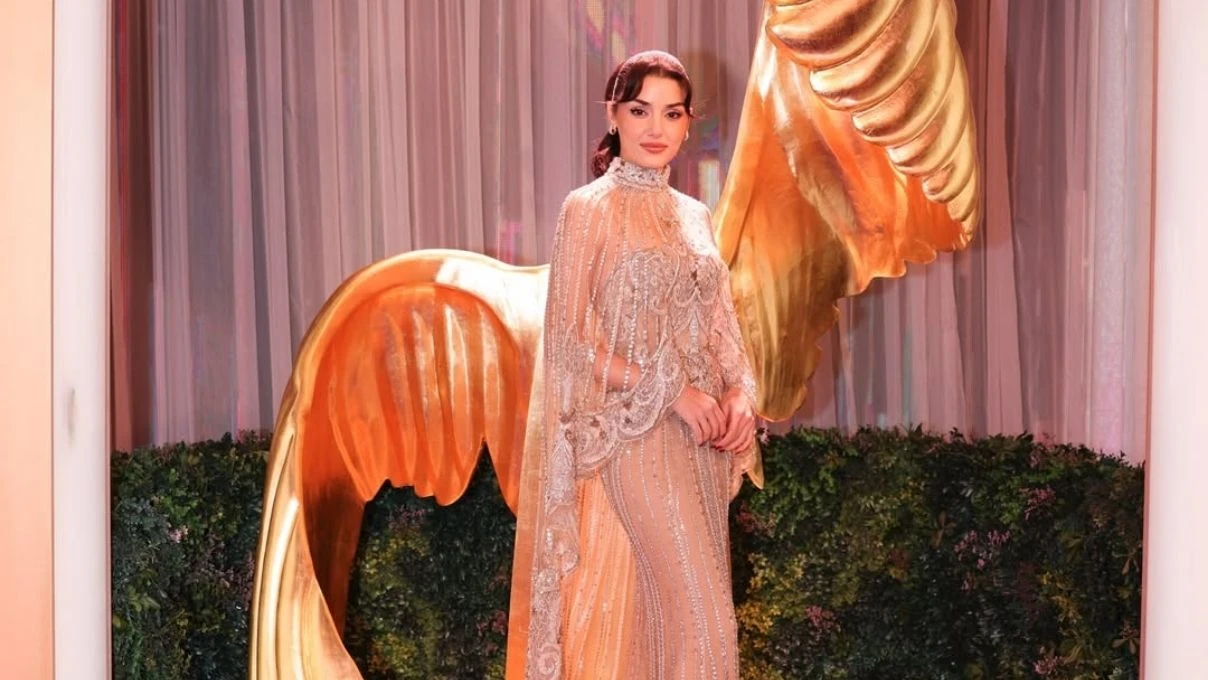 Hande Erçel, Suudi Arabistan’daki ödül töreninde Arapça konuştu! Olay sosyal medyada gündem oldu