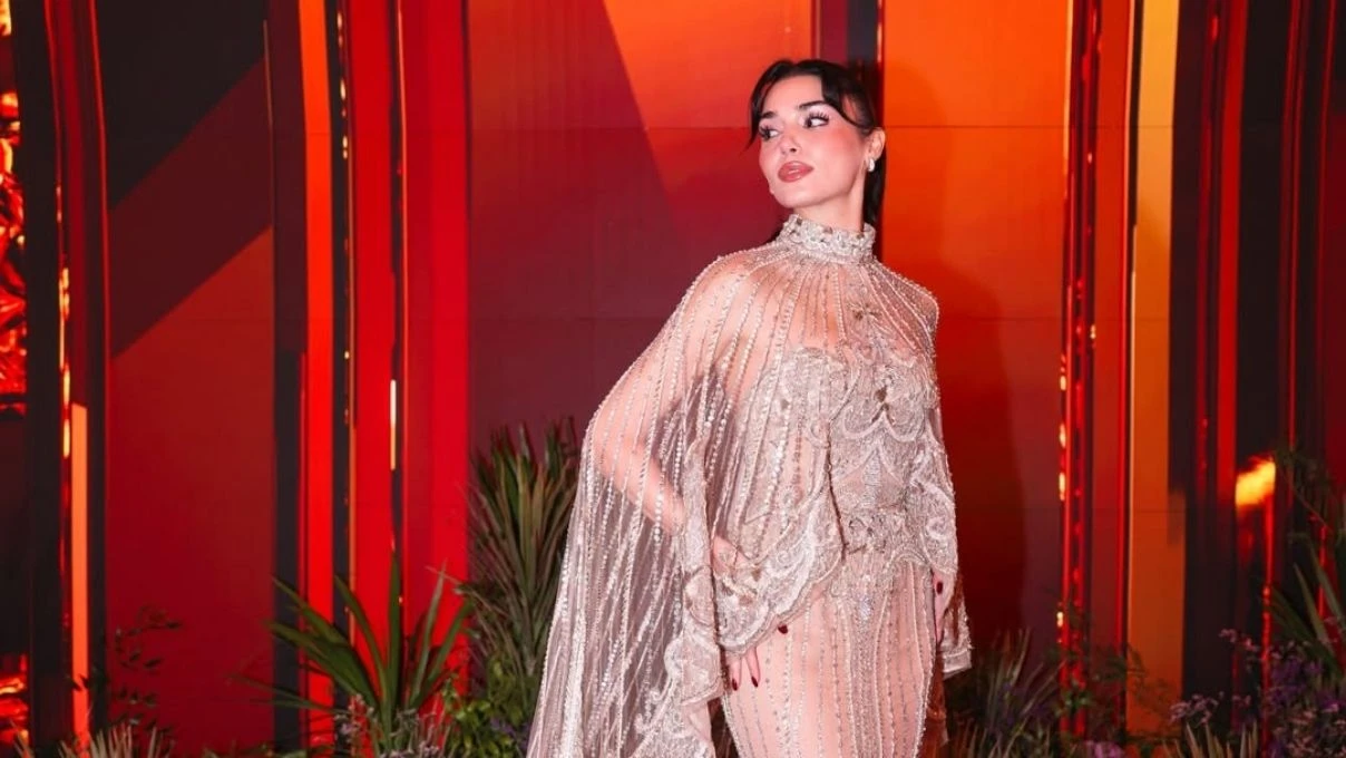 Hande Erçel, Suudi Arabistan’daki ödül töreninde Arapça konuştu! Olay sosyal medyada gündem oldu