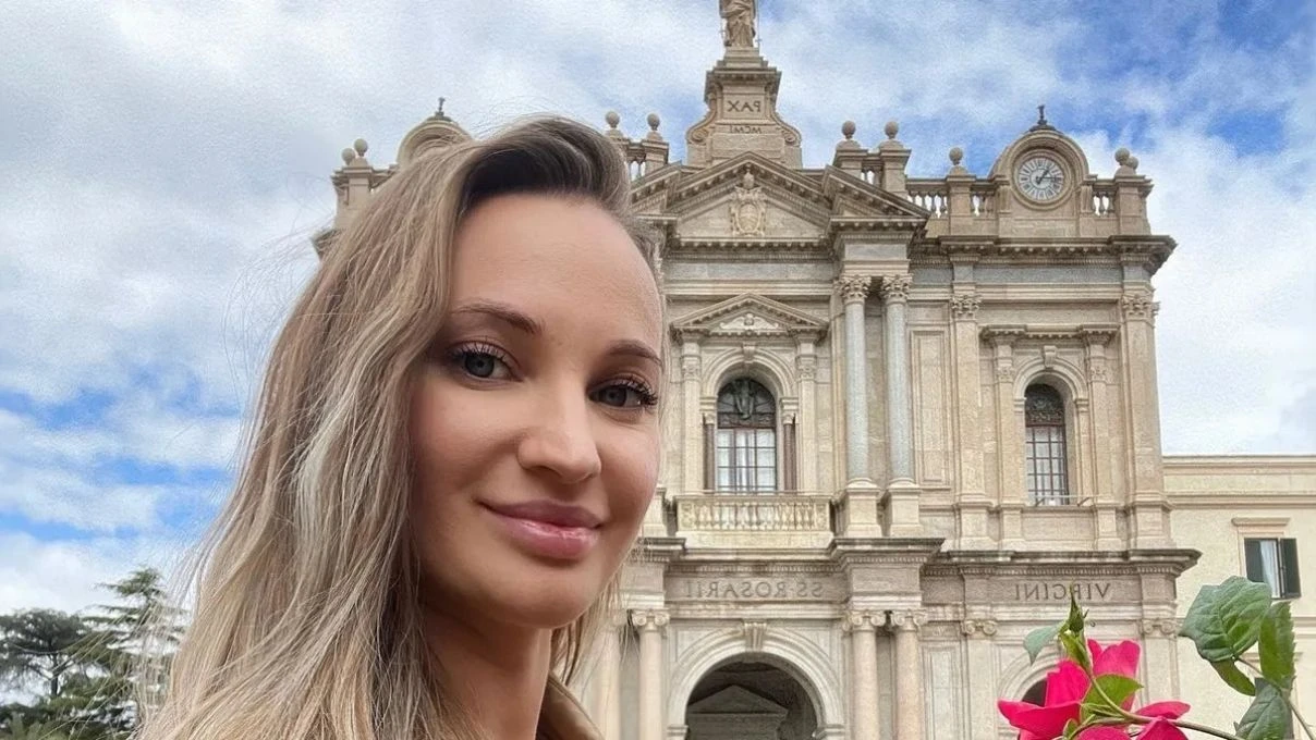 Sosyal medya fenomeni Yulia Burtseva’nın estetik operasyonu sonu oldu! Anafilaktik şok geçirdi, 38 yaşında hayatını kaybetti 4 Sosyal medya fenomeni Yulia Burtseva’nın estetik operasyonu sonu oldu! Anafilaktik şok geçirdi, 38 yaşında hayatını kaybetti