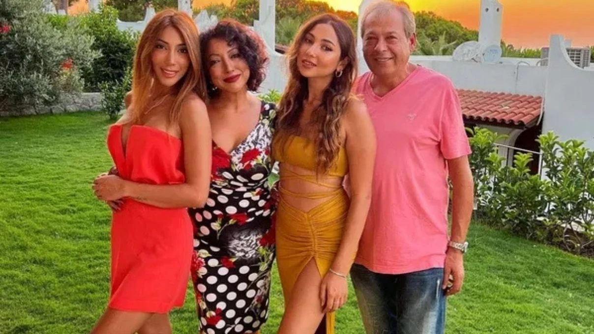 Yasemin Yalçın'ın ilk eşi kimdir? Yasemin Yalçın'ın kaç çocuğu var? 9 Yasemin Yalçın'ın ilk eşi kimdir? Yasemin Yalçın'ın kaç çocuğu var?