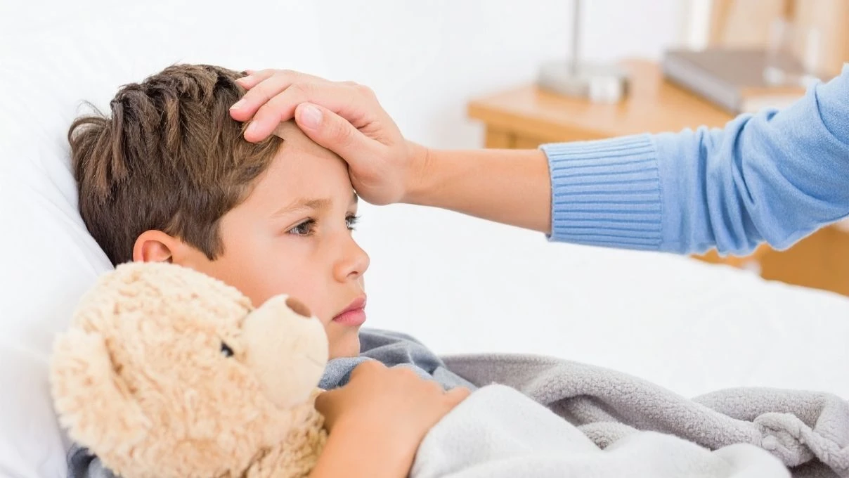 Okula giden çocuklar neden çok sık hastalanır? 2026 yılının kâbusu virüsler